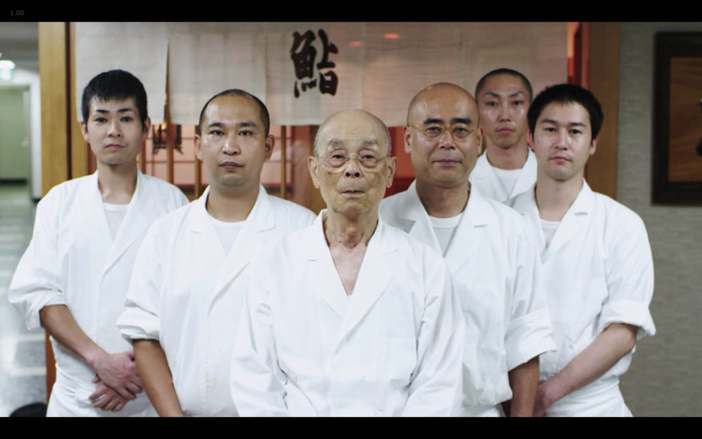 Cena de Jiro Dreams of Sushi: a equipe de Jiro Ono, sem mulheres