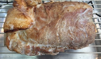 Lombo de porco com mostarda japonesa, dourando a parte externa