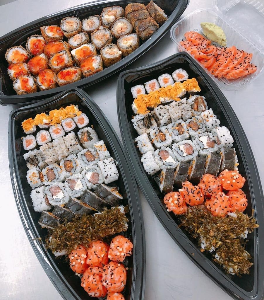 Barca de comida japonesa: combinado de sushi e sashimi, por Sushi Nogue