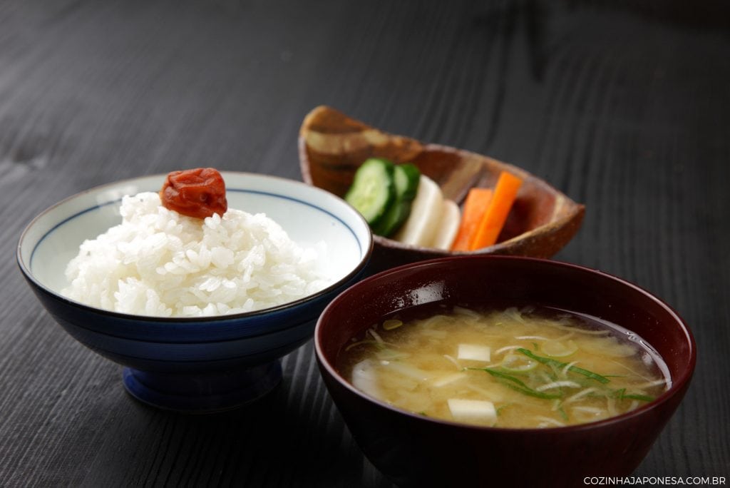 Exemplo de um café da manhã japonês (tradicional, do interior)